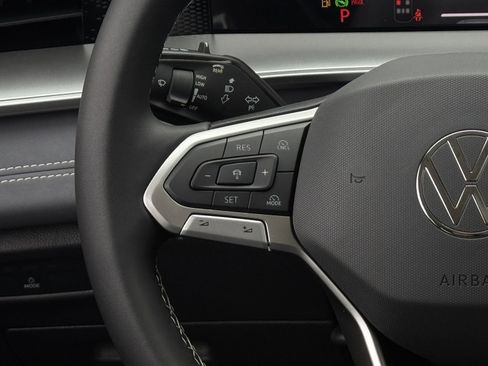 New 2026 Volkswagen Tiguan SE FWD image 15