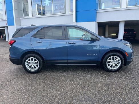 Used 2024 Chevrolet Equinox LS w/ LS Convenience Package image 8