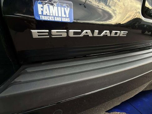 Used 2019 Cadillac Escalade Premium Luxury image 21