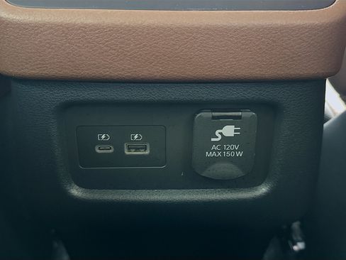 Used 2023 Nissan Pathfinder Platinum w/ Black Appearance Package FWD image 17