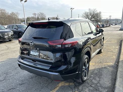 Certified 2025 Nissan Rogue SL w/ Tech Package image 8