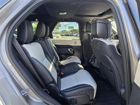 Used 2023 Land Rover Discovery HSE R-Dynamic image 14
