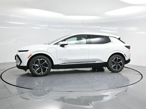 Used 2025 Chevrolet Equinox EV LT w/ Convenience Package image 41