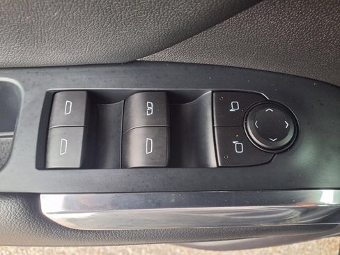 Used 2025 Chevrolet Traverse LT w/ LPO, Floor Liner Package FWD image 7