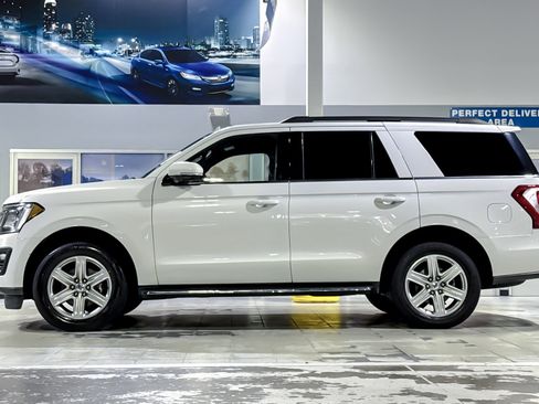 Used 2019 Ford Expedition XLT w/ Equipment Group 202A image 2