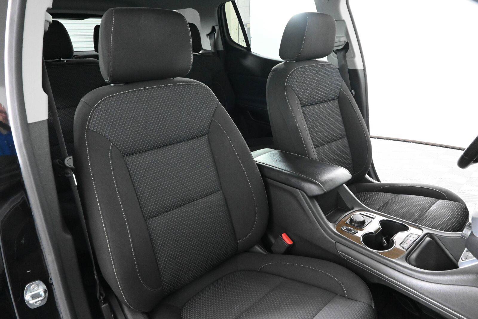 Used 2021 GMC Acadia SLE w/ Driver Convenience Package FWD image 11