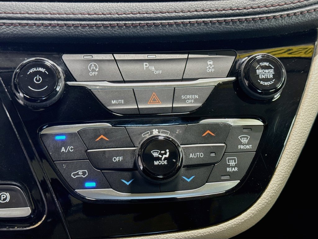 Used 2020 Chrysler Pacifica Limited FWD image 17