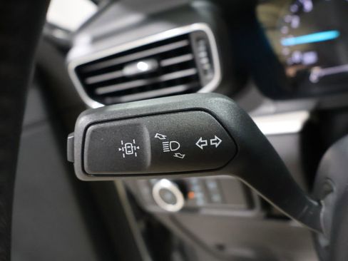 Used 2024 Ford Explorer XLT w/ Equipment Group 202A image 37