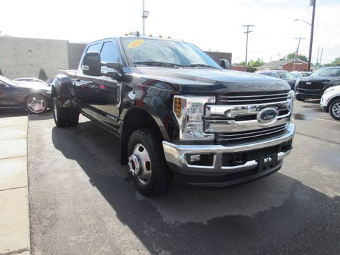 Used 2019 Ford F350 Lariat w/ Lariat Ultimate Package AWD/4WD image 4