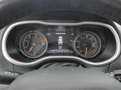 Used 2018 Jeep Cherokee Limited image 25