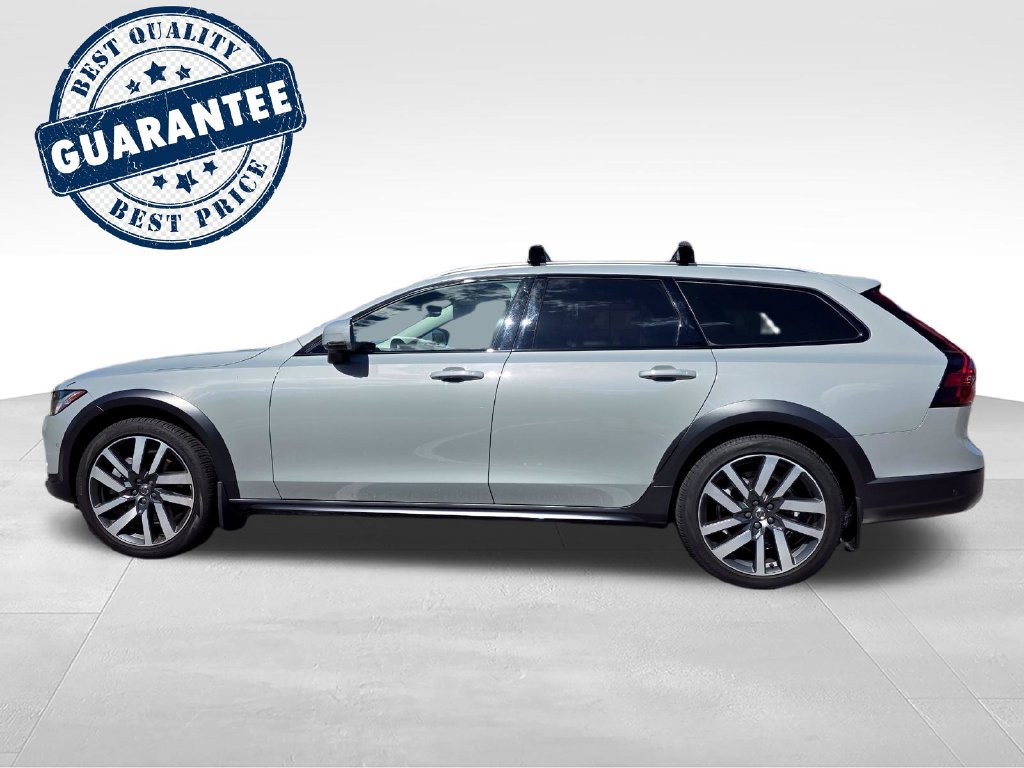 Used 2025 Volvo V90 B6 Cross Country Plus AWD/4WD image 4