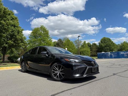 Used 2021 Toyota Camry SE FWD image 2