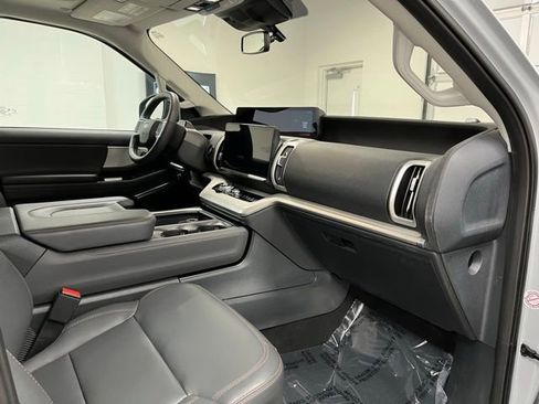 Used 2025 Ford Expedition Max Active AWD/4WD image 59