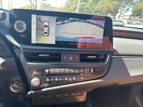 Used 2024 Lexus ES 300h Ultra Luxury FWD image 15