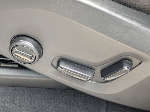 Certified 2025 Volvo XC90 B6 Plus image 21