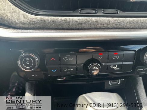 Used 2024 Jeep Compass Latitude AWD/4WD image 25