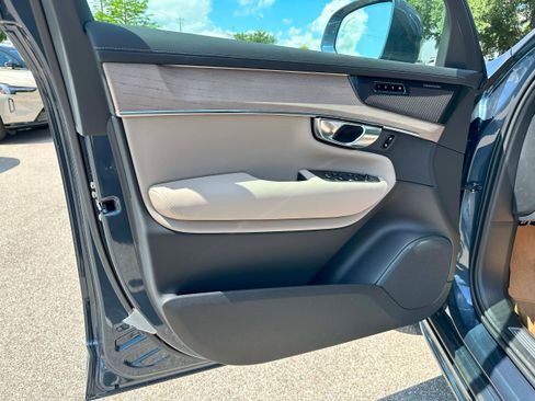 New 2026 Volvo XC90 B6 Plus w/ Protection Package Premier image 10