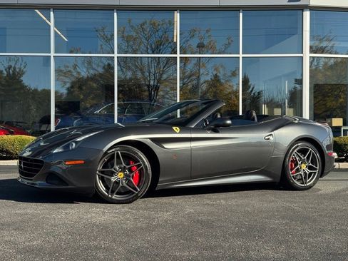 Used 2016 Ferrari California T image 3