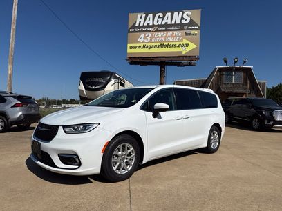 Certified 2023 Chrysler Pacifica Touring-L