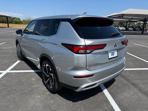 Used 2024 Mitsubishi Outlander SE image 7