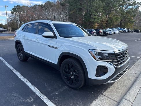 Used 2025 Volkswagen Atlas Cross Sport SE image 6