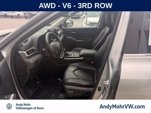 Used 2021 Toyota Highlander XLE AWD/4WD image 12