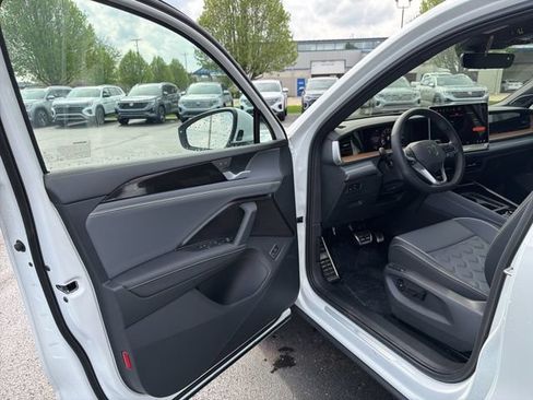 New 2026 Volkswagen Tiguan SEL R-Line AWD/4WD image 41