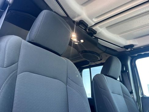 Used 2021 Jeep Gladiator Sport image 19