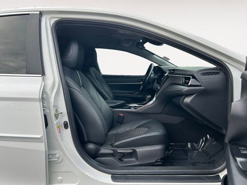 Used 2019 Toyota Camry SE image 11
