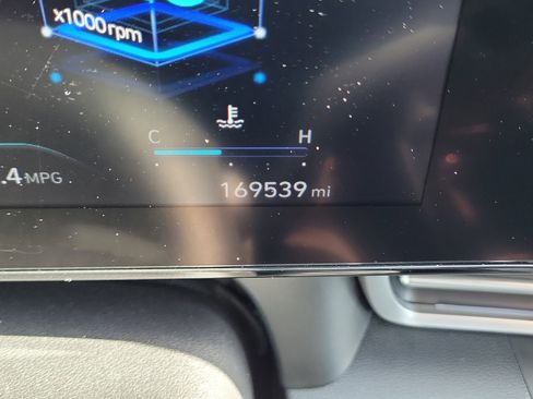 Used 2021 Hyundai Elantra Limited FWD image 26