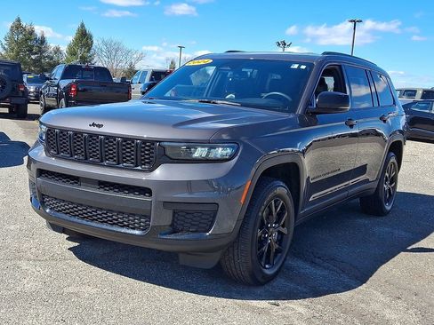 Used 2024 Jeep Grand Cherokee L Laredo AWD/4WD image 5