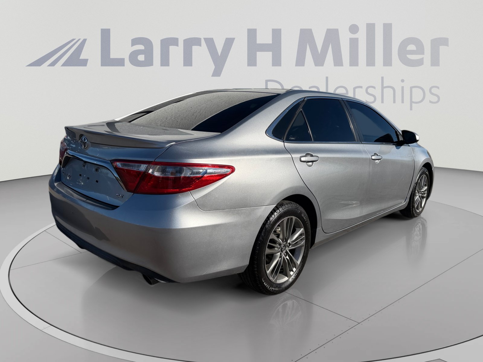 Used 2017 Toyota Camry SE FWD image 5