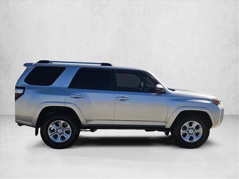 Used 2022 Toyota 4Runner SR5 Premium image 4