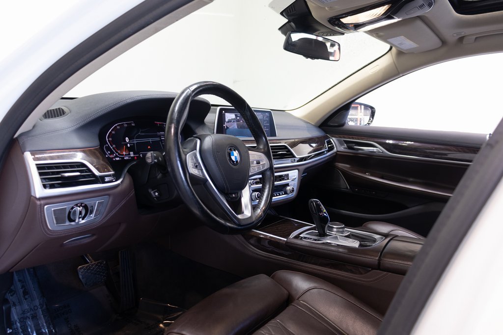 Used 2021 BMW 740i w/ Premium Package RWD image 18
