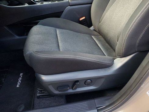Used 2025 Nissan Rogue SV FWD image 13