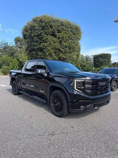 Used 2022 GMC Sierra 1500 Elevation w/ Elevation Premium Package AWD/4WD image 2