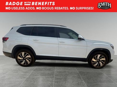 Used 2025 Volkswagen Atlas SE image 3