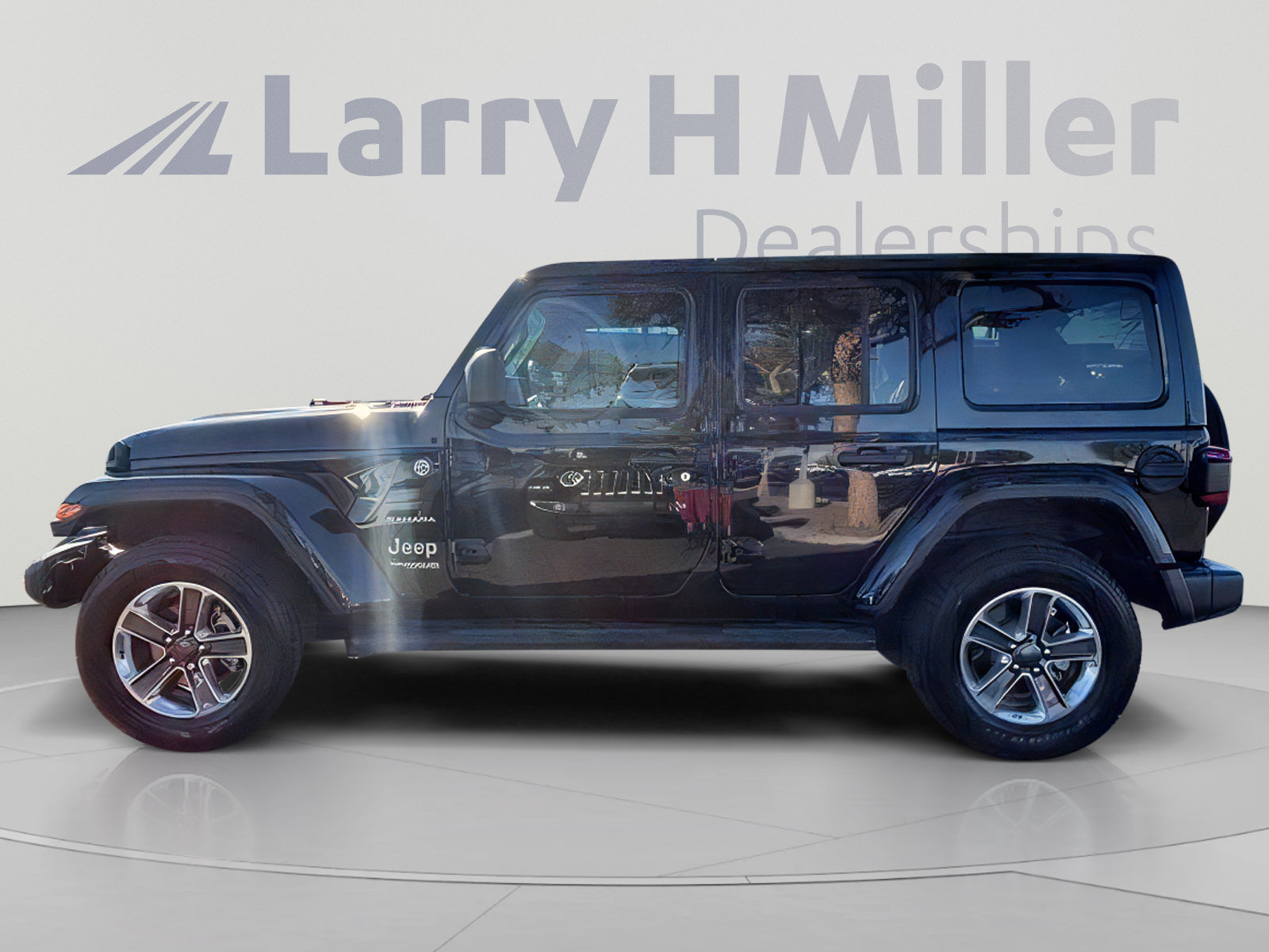 Used 2021 Jeep Wrangler Unlimited Sahara w/ Safety Group AWD/4WD image 3