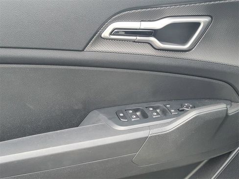 Used 2024 Kia Sportage LX image 9