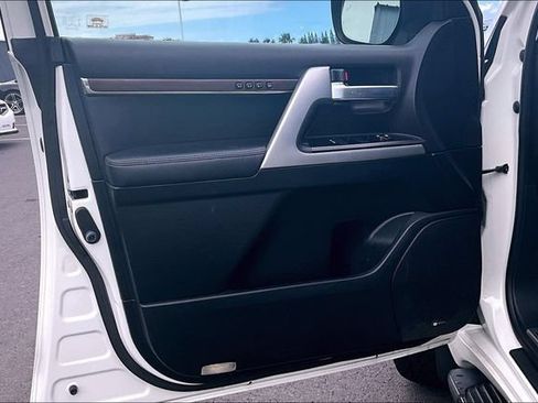Used 2019 Toyota Land Cruiser AWD/4WD image 18