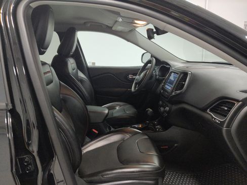 Used 2022 Jeep Cherokee Trailhawk AWD/4WD image 21