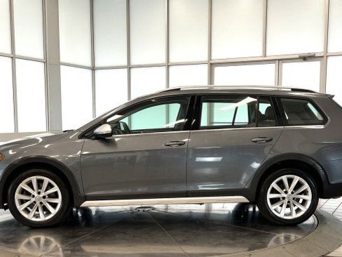 Used 2017 Volkswagen Golf Alltrack AWD/4WD image 4
