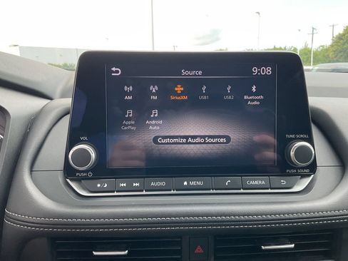 Used 2025 Nissan Rogue SV FWD image 27
