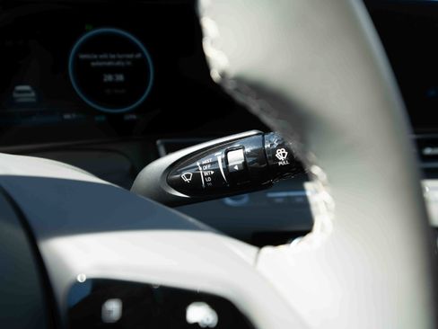 Used 2025 Hyundai Elantra SEL FWD image 14