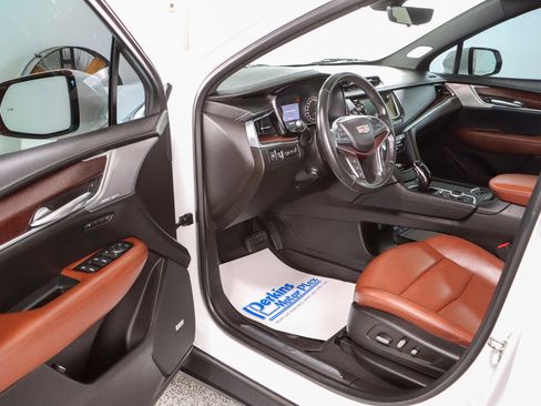 Used 2023 Cadillac XT5 Premium Luxury w/ Technology Package AWD/4WD image 3