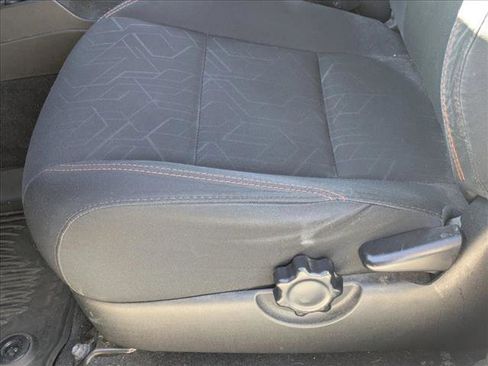 Used 2018 Toyota Tacoma TRD Sport image 12