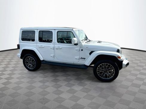 Used 2022 Jeep Wrangler Unlimited Sahara AWD/4WD image 5