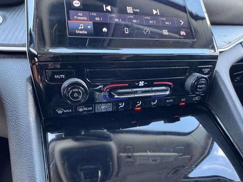 Used 2023 Jeep Grand Cherokee L Laredo RWD image 31