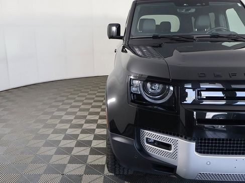 Used 2024 Land Rover Defender 110 SE image 15