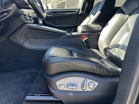 Used 2021 Porsche Macan S image 10